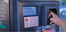 ATMメンテナンス広告物の設置、貼り付け業務